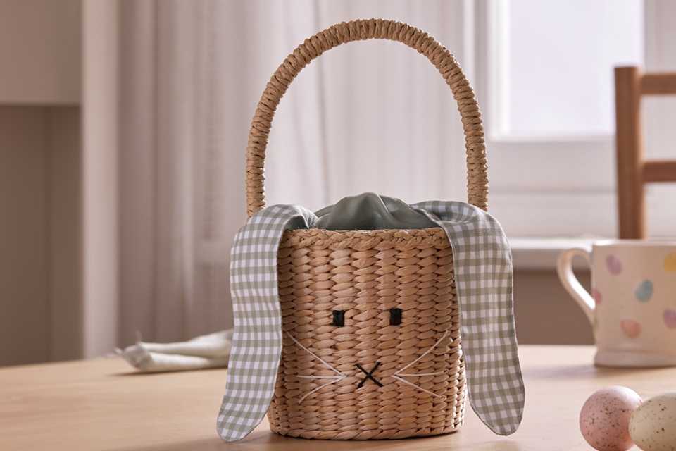 Easter egg hunt. Ready, set, scramble. Create an egg hunt that keeps kids giggling and guessing.