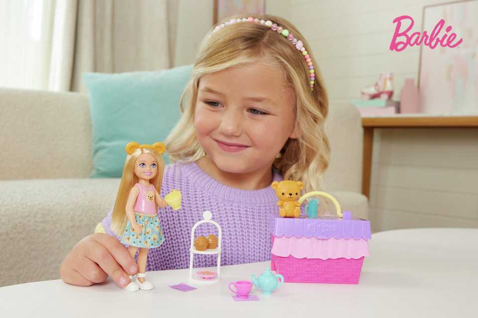 Chelsea Barbie. Chelsea and her friends encourage imaginations and make new discoveries.