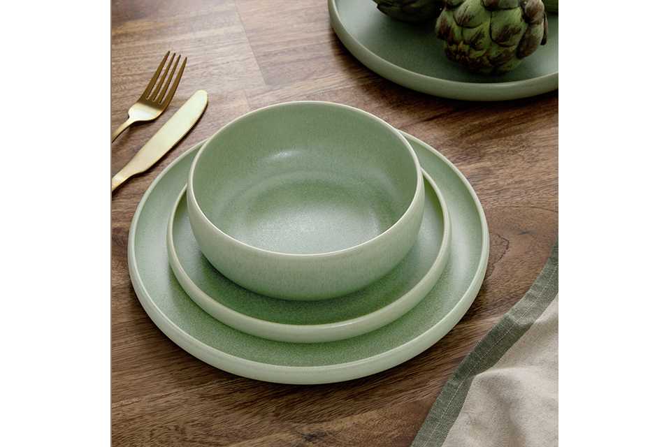 Dinner sets. Well‑designed sets that lift everyday dining and hosting alike. Shop dinner sets.