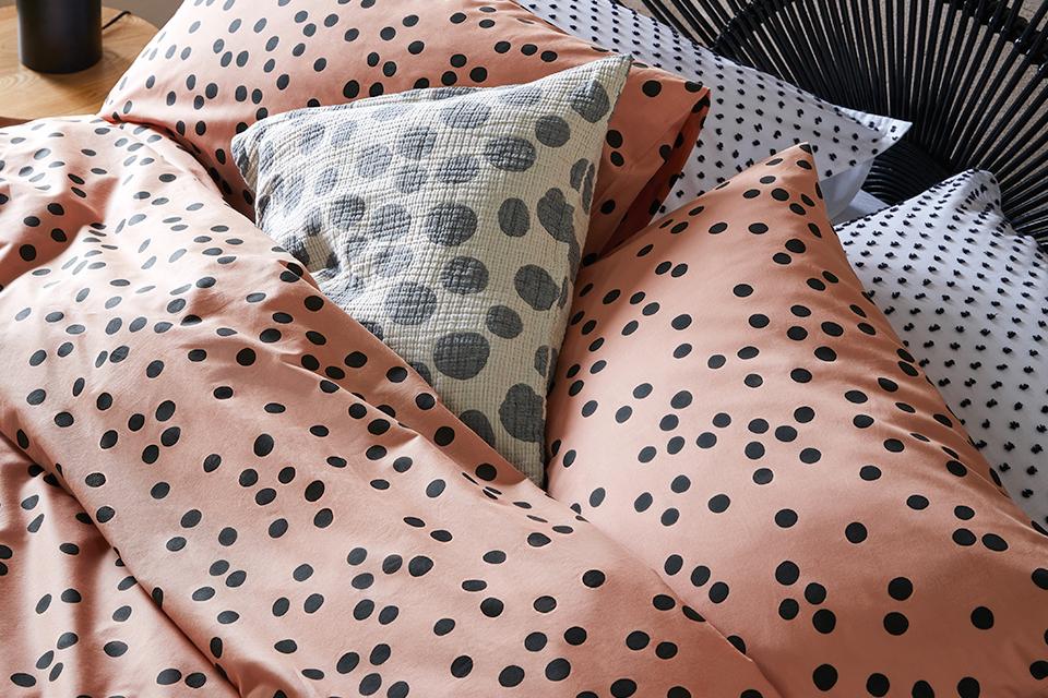 Image of salmon pink and black polka dot bedding.