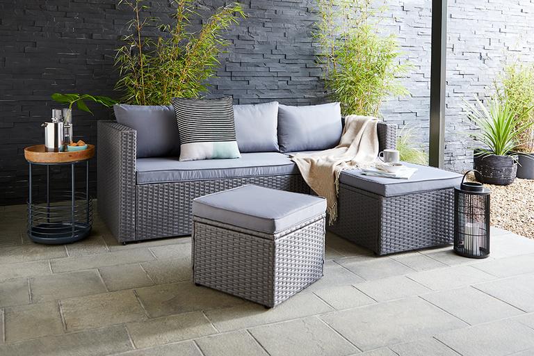 How to choose the best garden furniture.