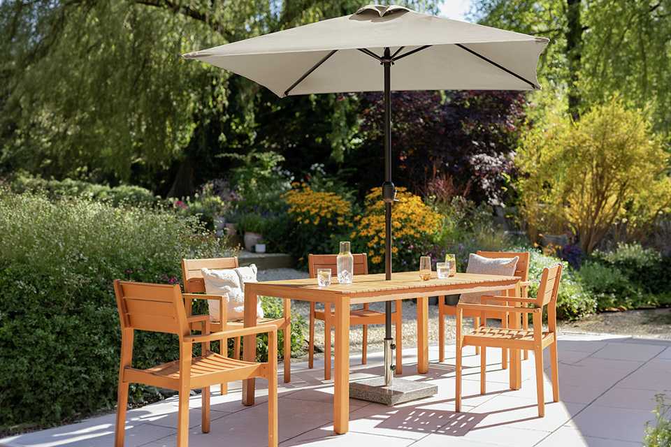 Sunshine, showers, or something in between. We've got your garden covered.