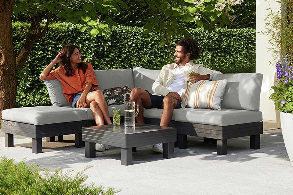 Keter Elements 5-Seater Corner Modular Lounge Set.