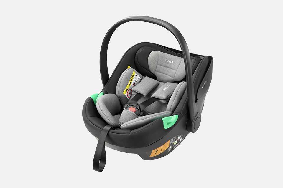Cuggl infant carrier car seat with isofix base.