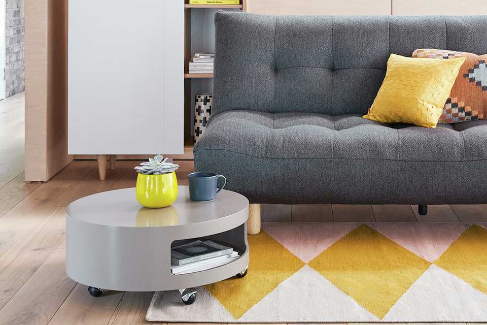 Habitat jenni flatweave Cotton Rug with circular high gloss circle table and grey sofa bed.