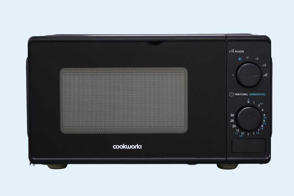 A Black Cookworks 700W microwave.