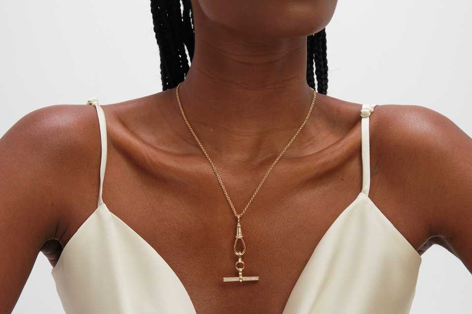 Womens necklaces. A touch of sparkle for every occasion.