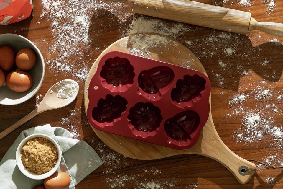 Cooking and dining gifts.