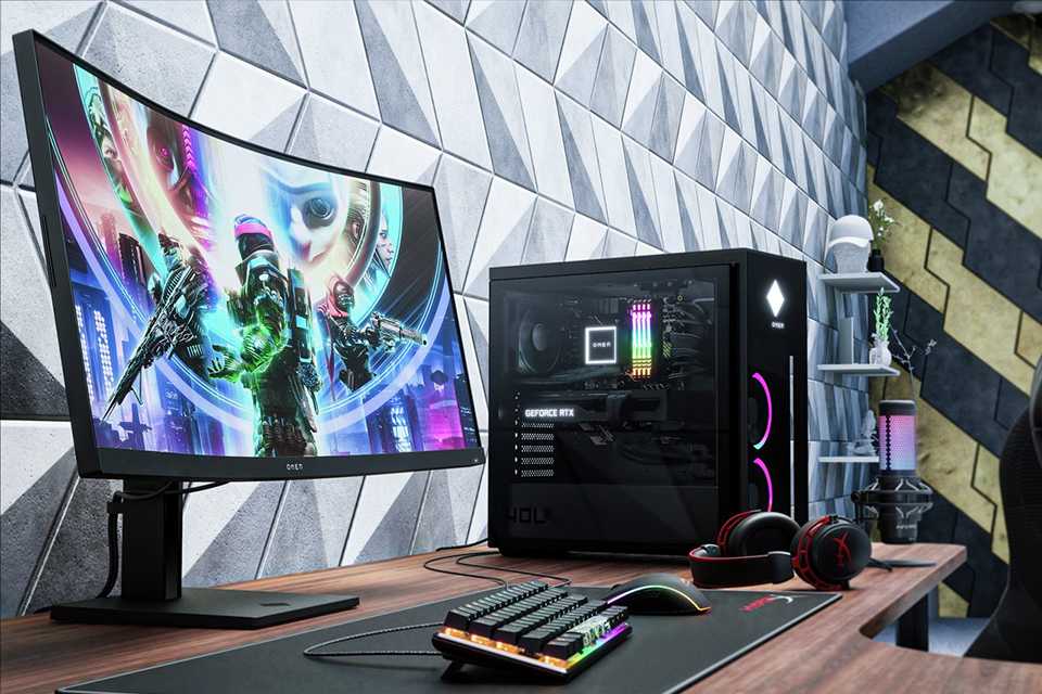 HUAWEI MateView GT 34 inch 165Hz gaming monitor on a gaming desk.