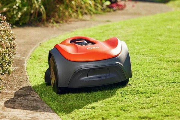 robot lawn mower cutting lawn