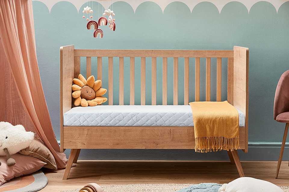 Silentnight Safe Nights Twinkle 70 x140cm Cot Bed Mattress.