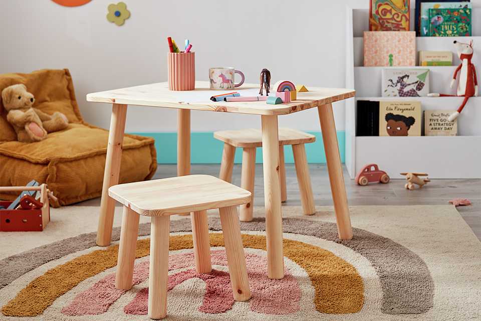 Habitat Kids Felix Table and 2 Chairs - Pine.