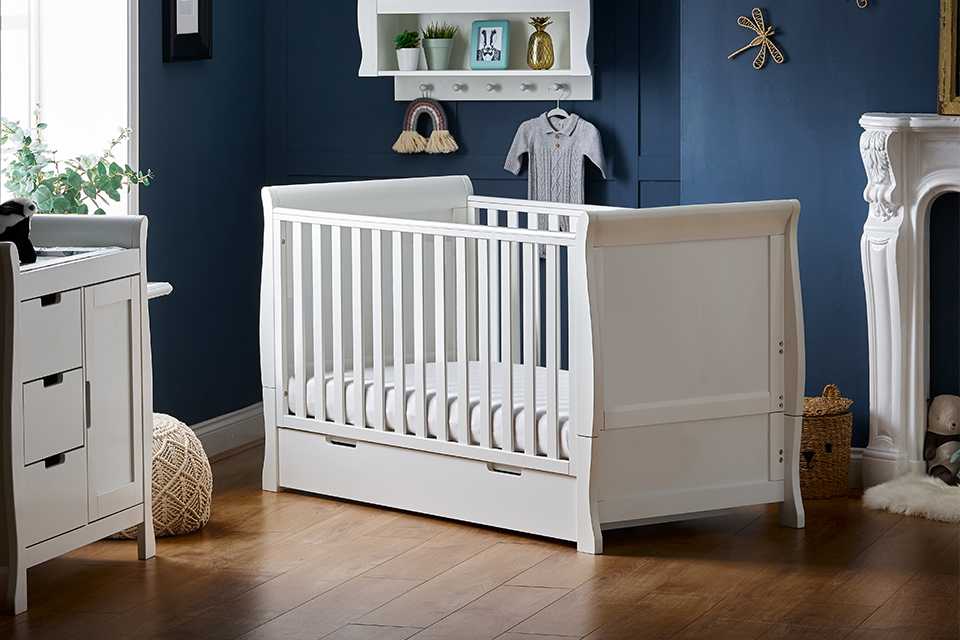 Obaby Stamford Classic Sleigh Cot Bed - White.