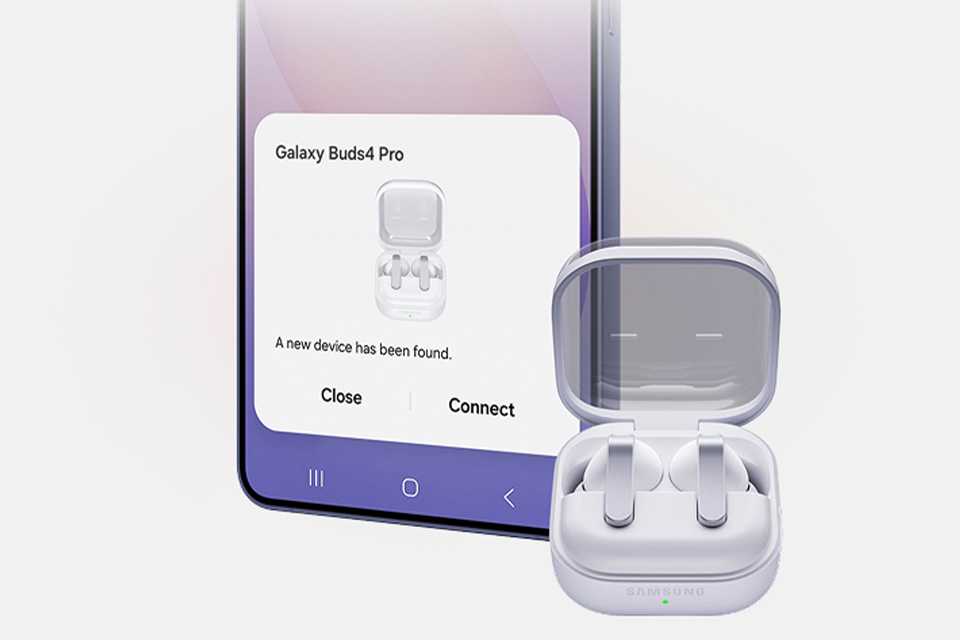 Samsung Galaxy smartphone and Buds4 Pro connecting.
