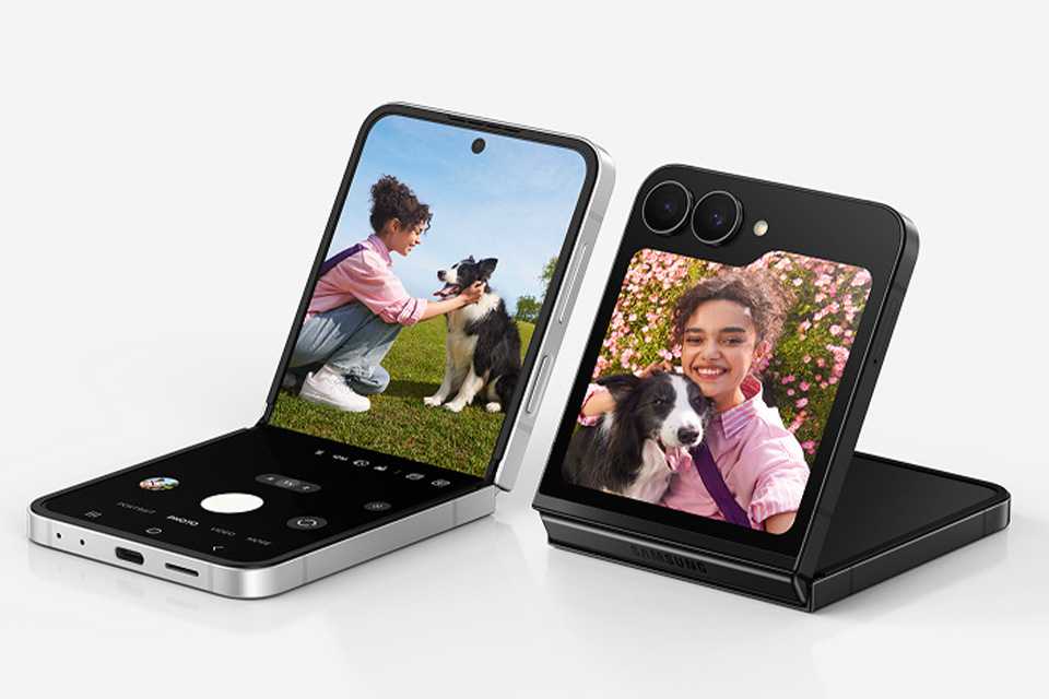 Two Samsung Galaxy Z Flip7 FE smartphones displayed side by side.
