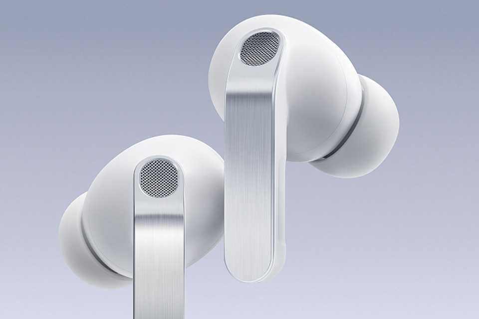 Samsung Galaxy Buds4 Pro in white displayed against a grey background.