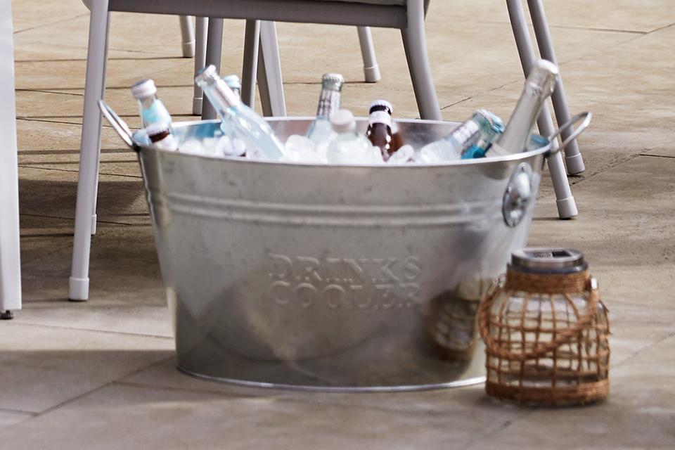 Outdoor barware.