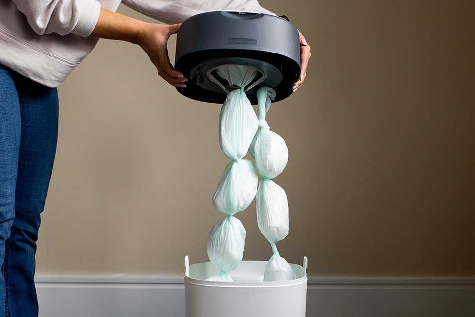 A mother opening the Tommee Tippee twist and click nappy bin.