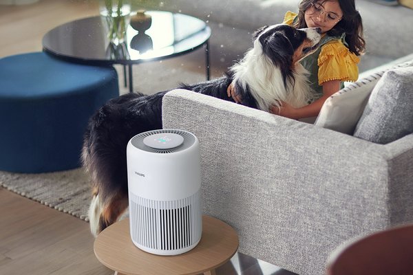 Lifestyle image showing Philips Series 900 Air Purifier
