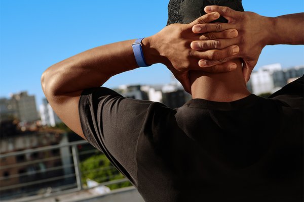 The New Google Fitbit Air. Pre-order now for only £84.99 and get an Active band worth £34.99 on us. While stocks last.