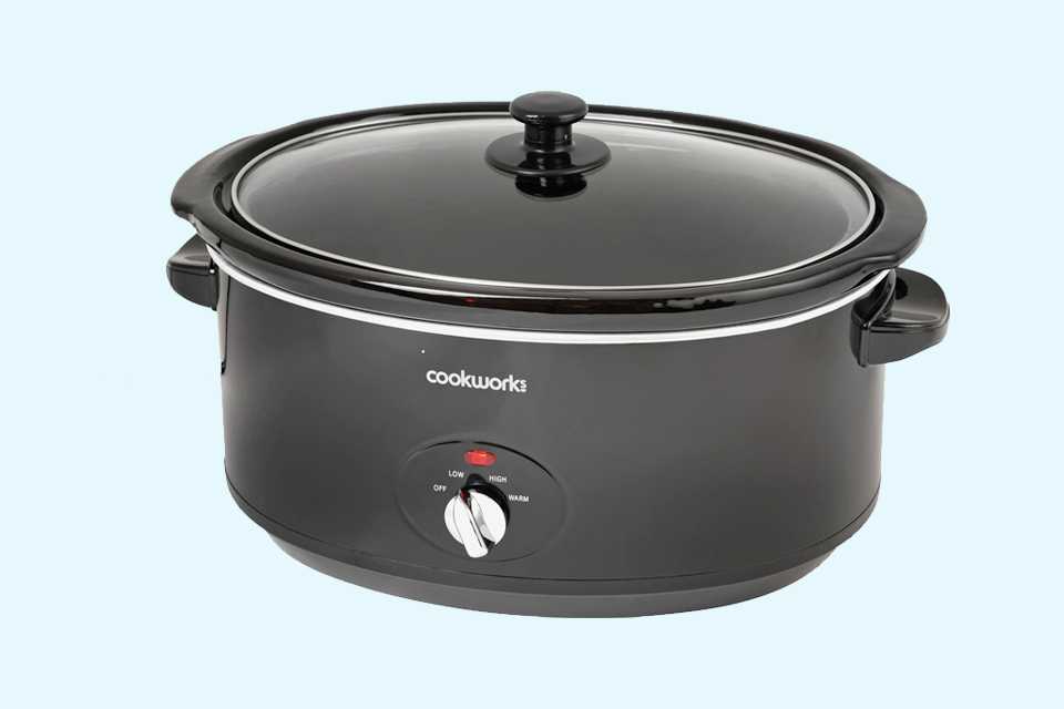A Black Cookworks 6.5l slow cooker.