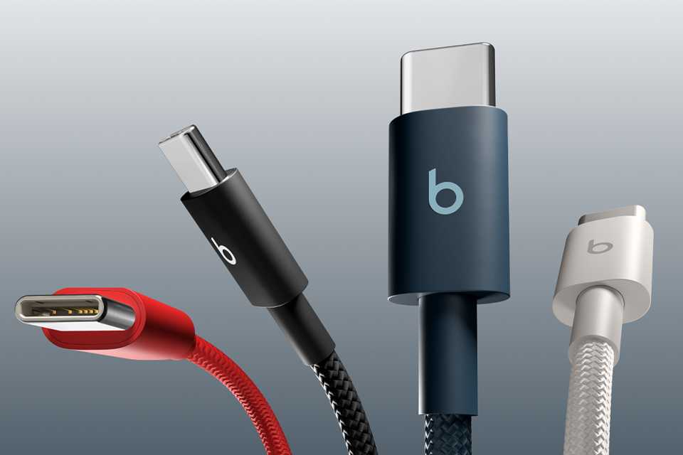 Four Beats cables in red, black, blue and white.