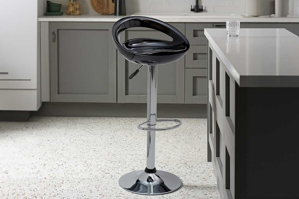 Argos Home Ottawa Gas Lift Bar Stool - Black.