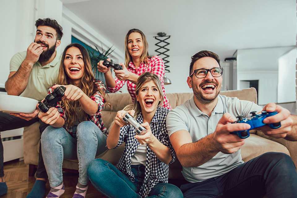 Two gamers wearing VR headsets and playing on their device connected to a TP-Link gaming router.