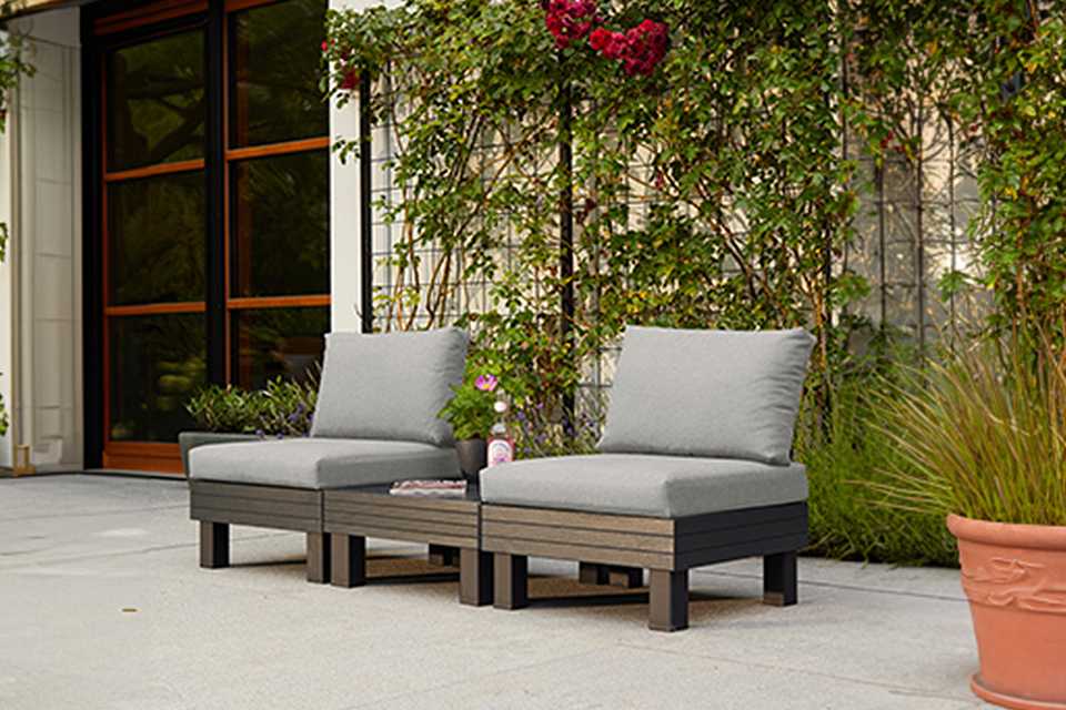 Keter Elements balcony chair set with table in the middle placed in a lawn.
