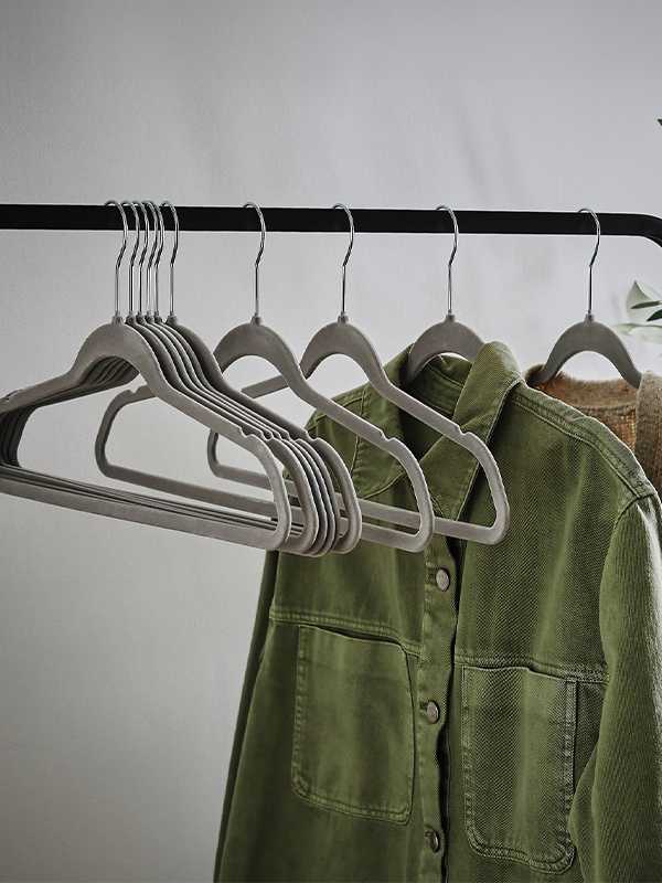 Laundry accessories. Pegs, extra clothes hangers and more.