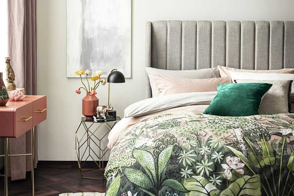 Garden print bedding.