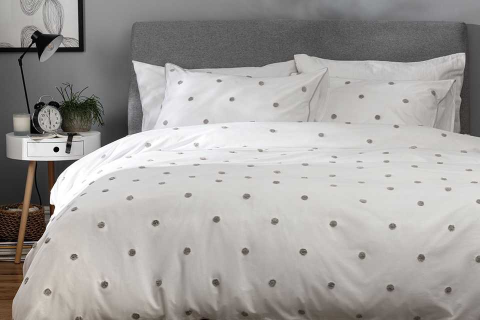 Habitat tufted spot white and grey bedding set.