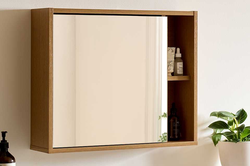 Habitat Herson 1 Door Mirrored Wall Cabinet in oak finish.