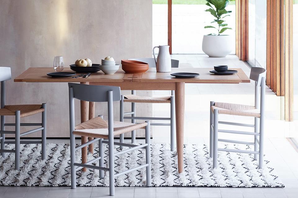 Habitat Lincoln Oak Flip Top 4-8 Seat Dining Table.