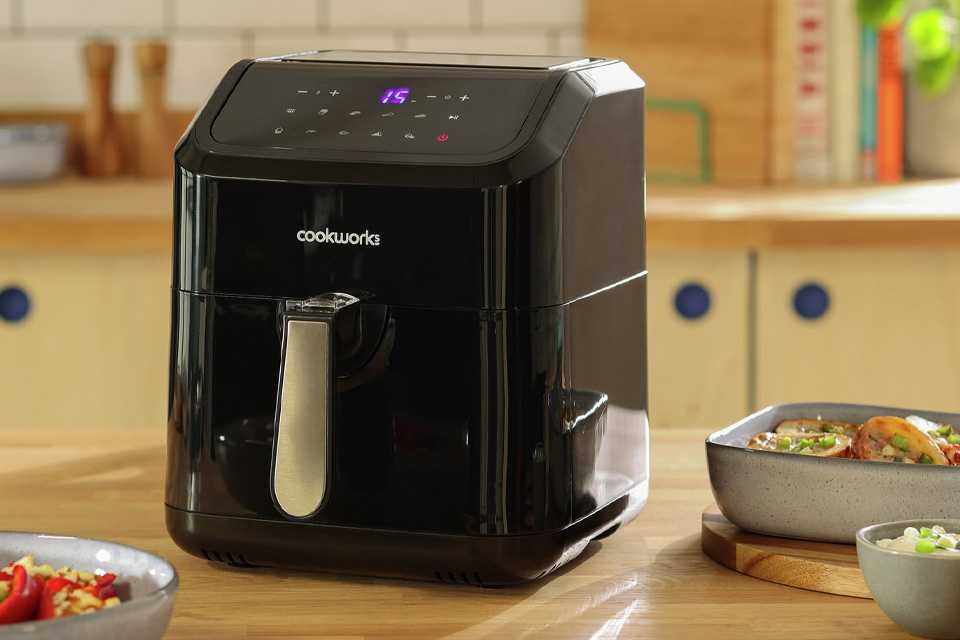 Cookworks 5L Air Fryer in black colour.