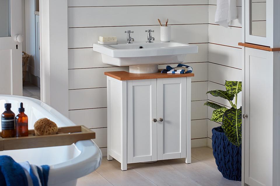 Nautical bathroom.