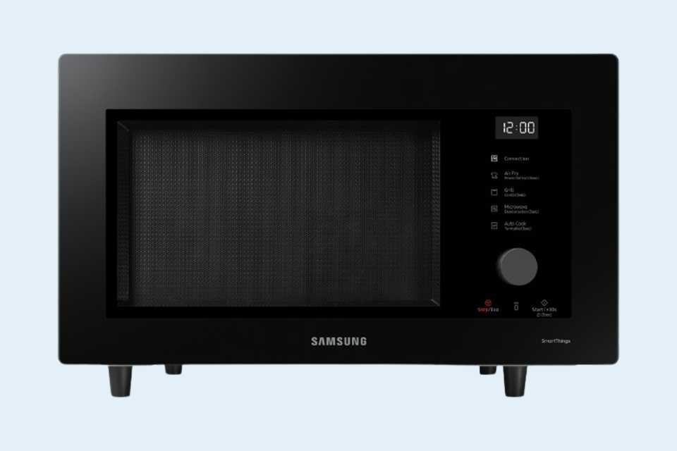A cutout image of Samsung 900W Combination Microwave MC32DG7646CKE3 in black colour.