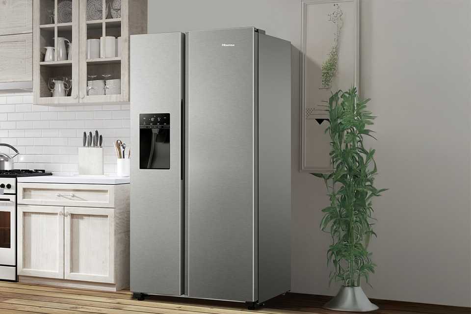 Hisense RS694N4TIE American Fridge Freezer in silver colour.