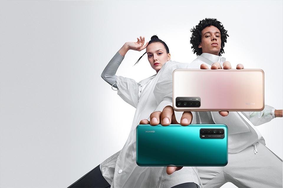 A man and a woman are shown holding 2 Huawei P Smart 2021 phones.