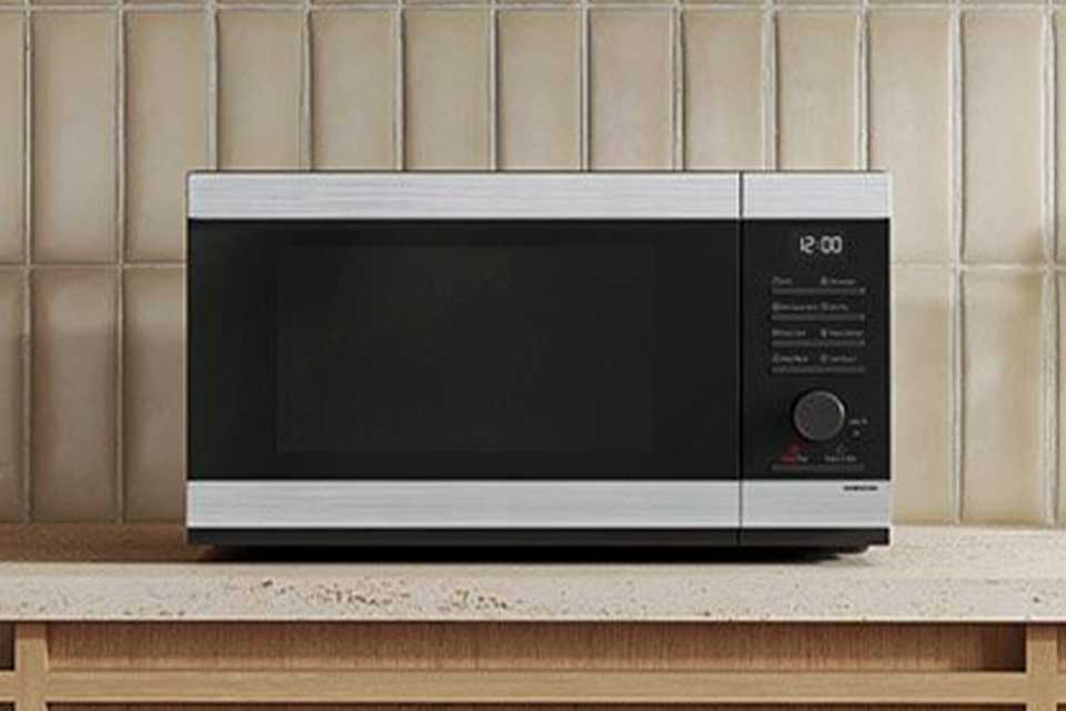 Samsung 800W Standard Microwave MS23DG4504ATE3 in stainless steel.