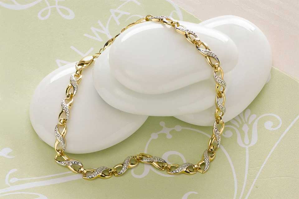 Revere 9ct Yellow Gold Diamond Accent Twist Bracelet.
