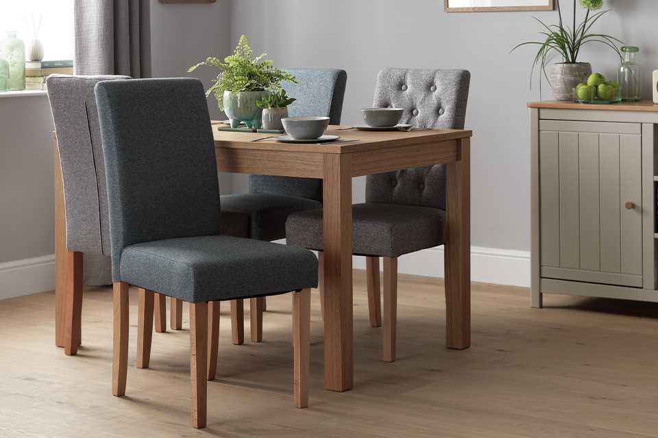 Habitat Clifton Oak Veneer 4 Seater Dining Table - Natural.