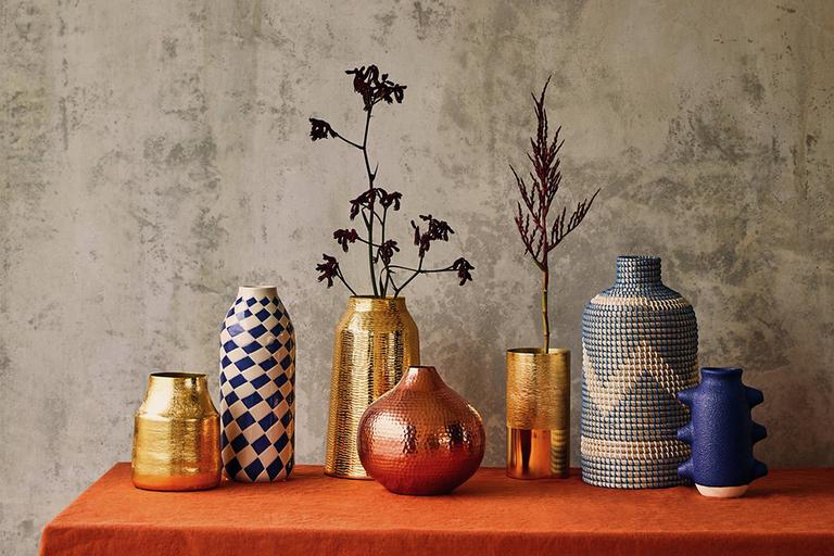 Image of 7 vases.