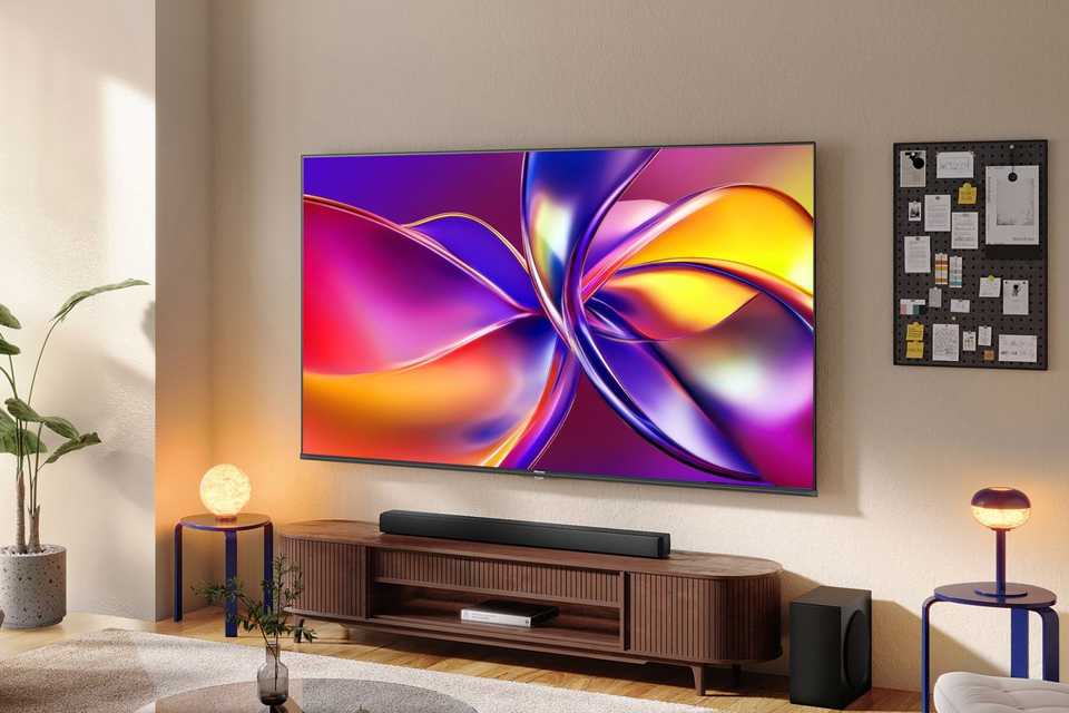 Hisense 55 Inch 55E78QTUK Smart 4K UHD HDR QLED Freely TV.
