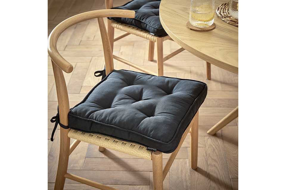 Setting the dinner table. Everything to style your table from place mats to seat cushions. Shop table linen.