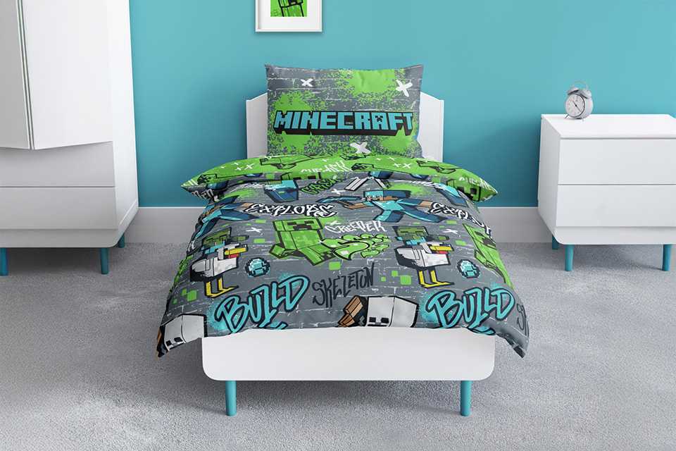 A Minecraft kids' grey single bedding set.