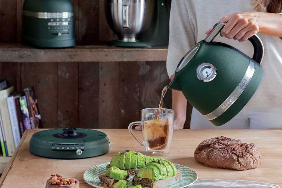 KitchenAid 5KEK1522BPP Artisan Kettle - Pebbled Palm.