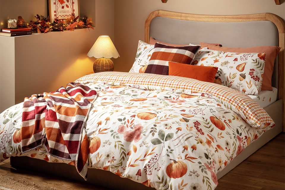 Home Autumnal double-sided Pumpkin and Gingham print bedding.