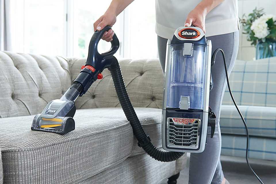 Shark anti Hair wrap allergy duoClean pet vacuum cleaner.