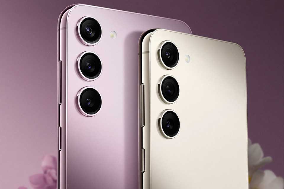 A Samsung Galaxy S23+ in lavender and S23 in cream colour.